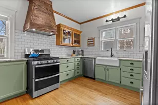 857 N 8th St, Manitowoc, WI 54220 - Photo 3