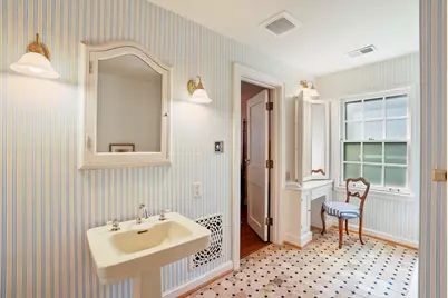 2005 N 72nd St, Wauwatosa, WI 53213 - Photo 19