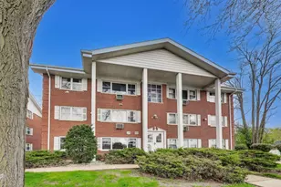 205 Country Club Dr, Lake Geneva, WI 53147 - Photo 3