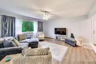 205 Country Club Dr, Lake Geneva, WI 53147 - Photo 9