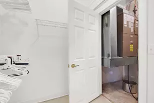 2337 W Vista Bella Dr, Oak Creek, WI 53154 - Photo 21
