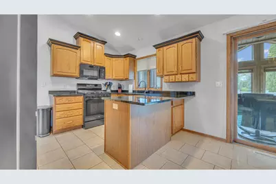 4916  White Fox Dr, Sheboygan, WI 53081 - Photo 9