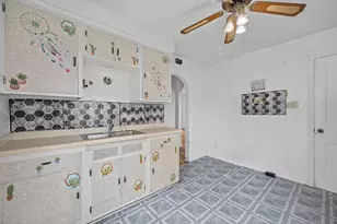 2815 S 91st St, West Allis, WI 53227 - Photo 7
