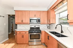 6300 W Cleveland Ave, Milwaukee, WI 53219 - Photo 11