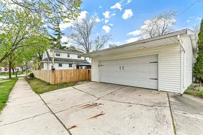 6300 W Cleveland Ave, Milwaukee, WI 53219 - Photo 25