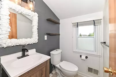 6300 W Cleveland Ave, Milwaukee, WI 53219 - Photo 21