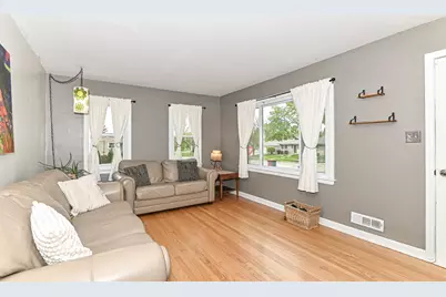 6300 W Cleveland Ave, Milwaukee, WI 53219 - Photo 5