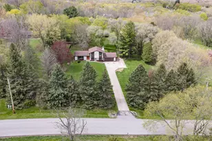 W296N575 Bryn Dr, Delafield, WI 53188 - Photo 3