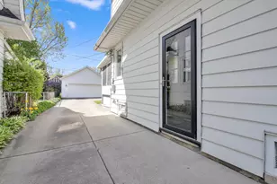 8229 Gridley Ave, Wauwatosa, WI 53213 - Photo 29