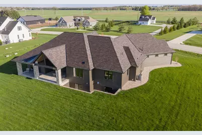 N67W34857  Ireland Dr, Oconomowoc, WI 53066 - Photo 67