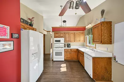 495 E Marquette Ave, Oak Creek, WI 53154 - Photo 5