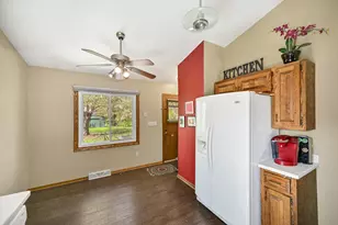 495 E Marquette Ave, Oak Creek, WI 53154 - Photo 7
