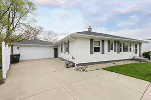 315 Hillcrest Dr, Fort Atkinson, WI 53538 - Photo 3