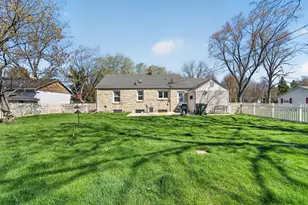 13707 W Forest Dr, New Berlin, WI 53151 - Photo 13