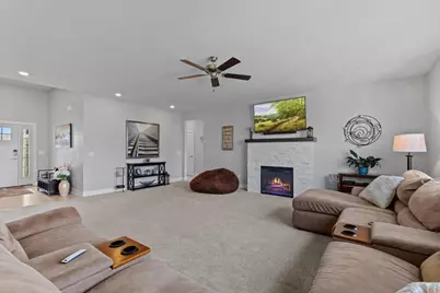 W158N6711  Tamarack Trl, Menomonee Falls, WI 53051 - Photo 7