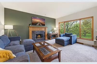 740  Meadow Ridge Ct, Brownsville, WI 53006 - Photo 7