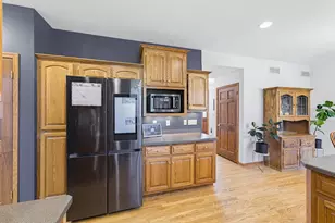 740 Meadow Ridge Ct, Brownsville, WI 53006 - Photo 5