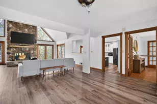S1W31448 Hickory Hollow Ct, Delafield, WI 53018 - Photo 11
