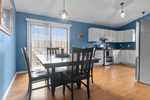408 Dunford Dr, Burlington, WI 53105 - Photo 7