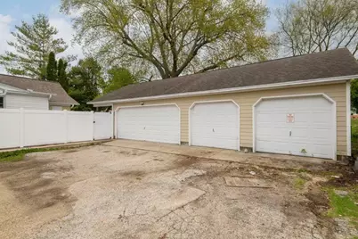 308  Kettle Moraine Dr, Slinger, WI 53086 - Photo 3