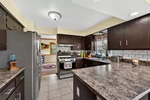 2400 Tammy Ln, Racine, WI 53402 - Photo 7
