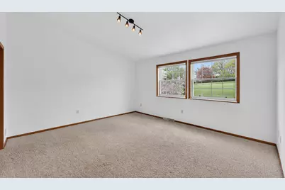 390  Dustin Dr, Brookfield, WI 53045 - Photo 19
