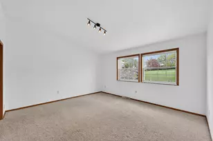 390 Dustin Dr, Brookfield, WI 53045 - Photo 19