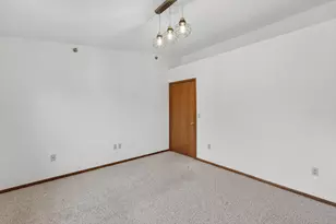 390 Dustin Dr, Brookfield, WI 53045 - Photo 23