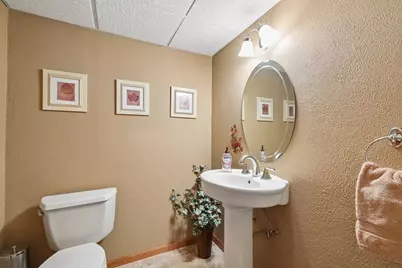 7402 W Twin Oaks Ct, Franklin, WI 53132 - Photo 27