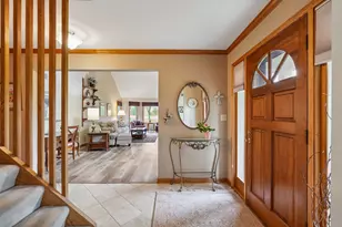 7402 W Twin Oaks Ct, Franklin, WI 53132 - Photo 7