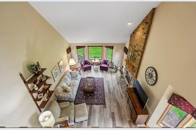 7402 W Twin Oaks Ct, Franklin, WI 53132 - Photo 11