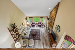 7402 W Twin Oaks Ct, Franklin, WI 53132 - Photo 11