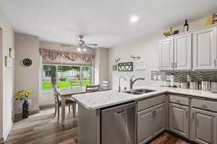 7402 W Twin Oaks Ct, Franklin, WI 53132 - Photo 13