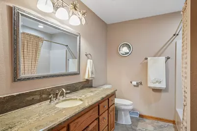 7402 W Twin Oaks Ct, Franklin, WI 53132 - Photo 23