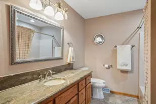 7402 W Twin Oaks Ct, Franklin, WI 53132 - Photo 23
