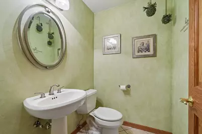 7402 W Twin Oaks Ct, Franklin, WI 53132 - Photo 15