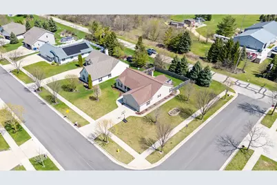 572  Nordic Ct, Slinger, WI 53086 - Photo 5