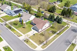 572 Nordic Ct, Slinger, WI 53086 - Photo 5