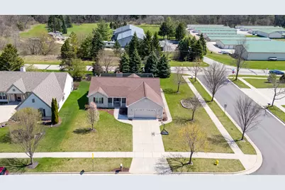 572  Nordic Ct, Slinger, WI 53086 - Photo 9
