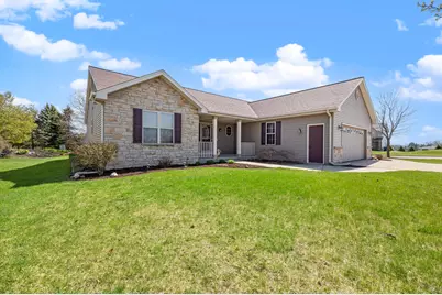 572  Nordic Ct, Slinger, WI 53086 - Photo 1