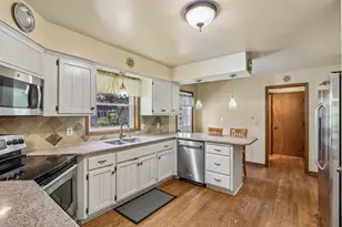 S76W23210 Woodland Ct, Vernon, WI 53103 - Photo 11