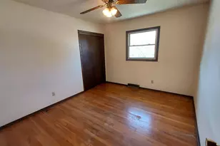 8030 S Waring Dr, Oak Creek, WI 53154 - Photo 19