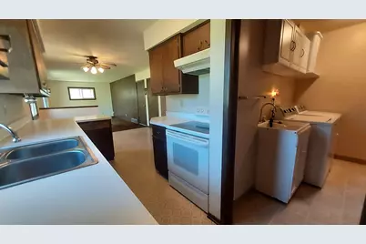 8030 S Waring Dr, Oak Creek, WI 53154 - Photo 3