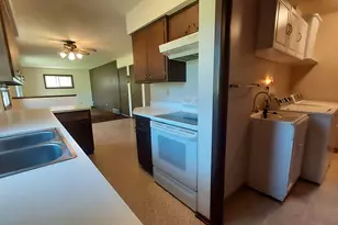 8030 S Waring Dr, Oak Creek, WI 53154 - Photo 3