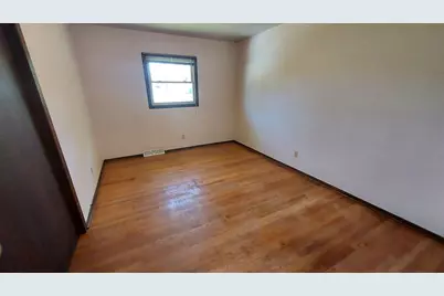8030 S Waring Dr, Oak Creek, WI 53154 - Photo 21