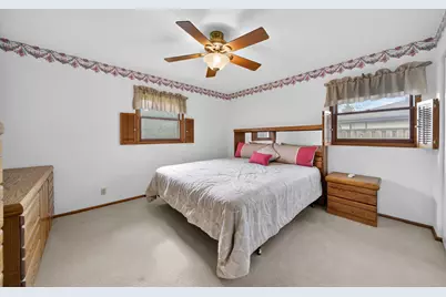 2749 N 31st Pl, Sheboygan, WI 53083 - Photo 9