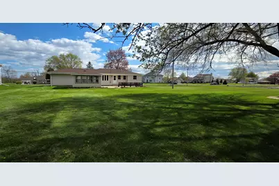 3360 E Oakwood Rd, Oak Creek, WI 53154 - Photo 33