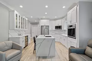 401 Abbey Ridge Ct, Fontana, WI 53125 - Photo 1