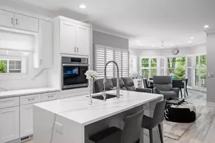 401 Abbey Ridge Ct, Fontana, WI 53125 - Photo 9
