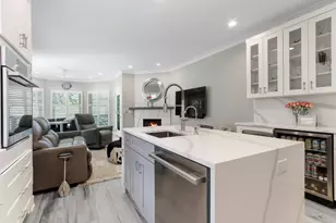 401 Abbey Ridge Ct, Fontana, WI 53125 - Photo 9